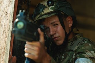 Турнир «Зарницы 2.0» LASERWAR: фотофиксация момента «Зарницы 2.0» во время миссии лазертага