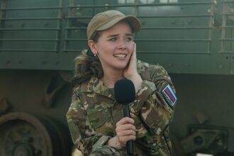 Лагерь «Авангард», лазертаг: инструктаж команды перед лазертаг-миссией в лагере «Авангард»