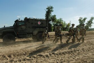 Лагерь «Авангард», лазертаг: динамичный манёвр группы LASERWAR в лагере «Авангард»