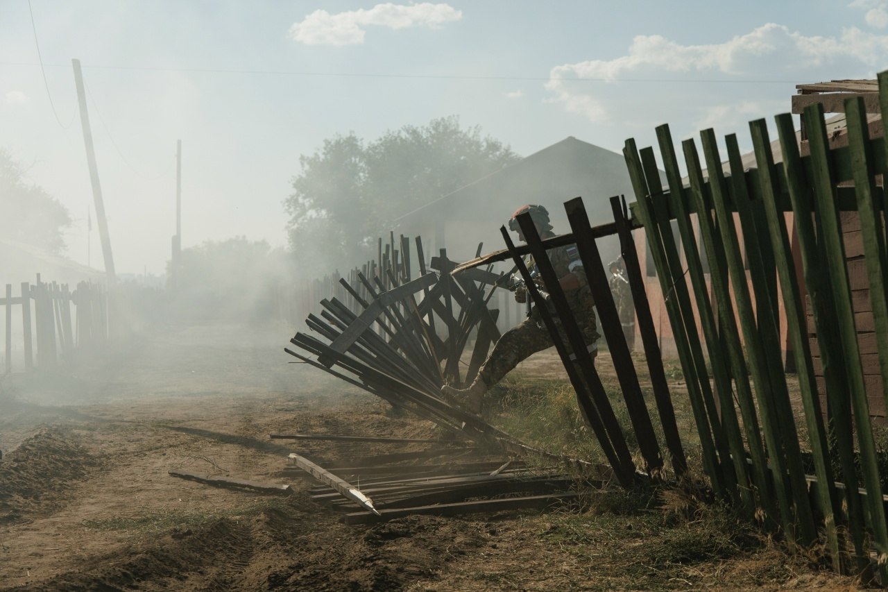 Фото «Зарницы 2.0»: связка напарников на маршруте «Зарницы» на полигоне «Зарницы 2.0»