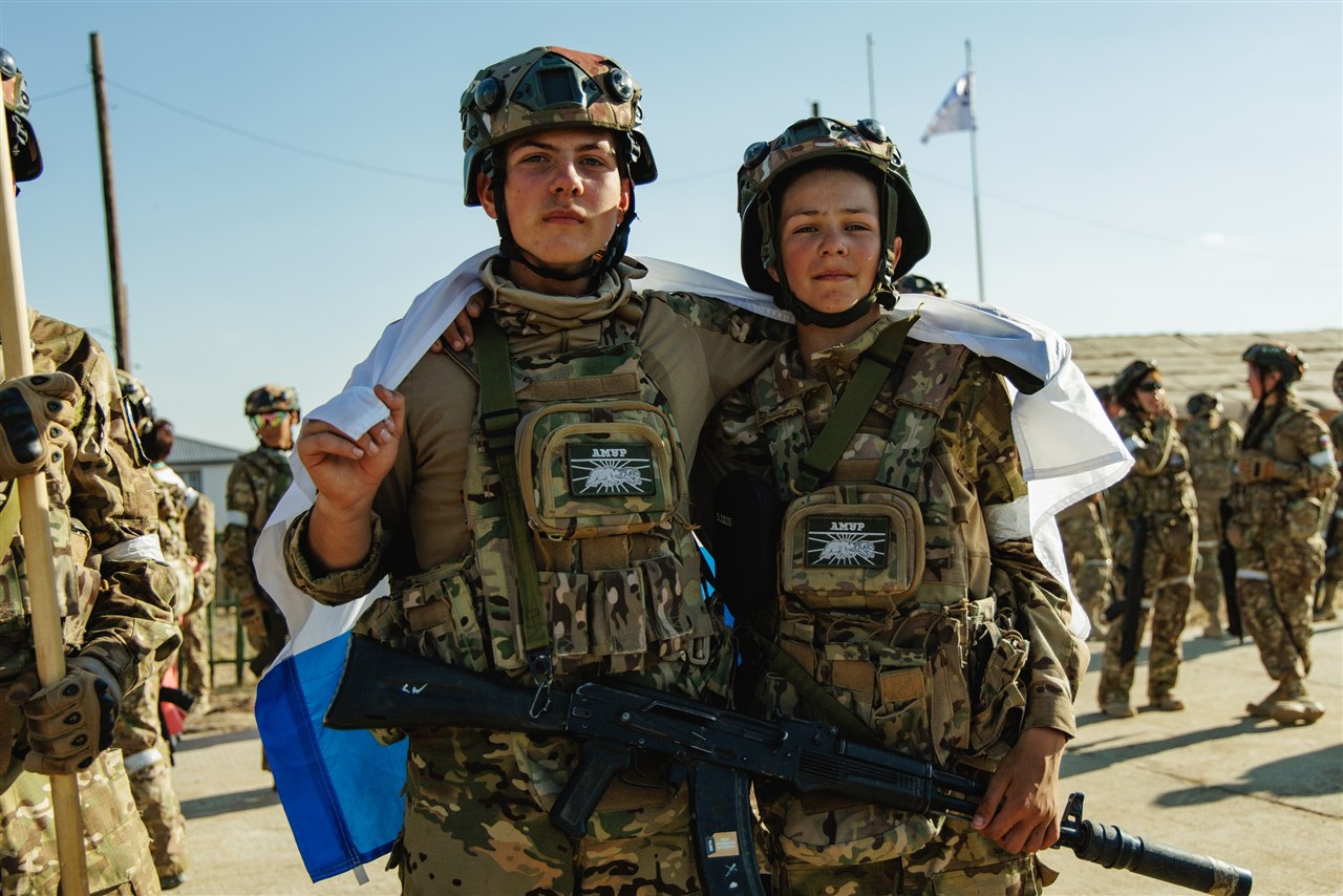 Фото «Зарницы 2.0»: Полный рост: камуфляж и берцы на плацу — №144