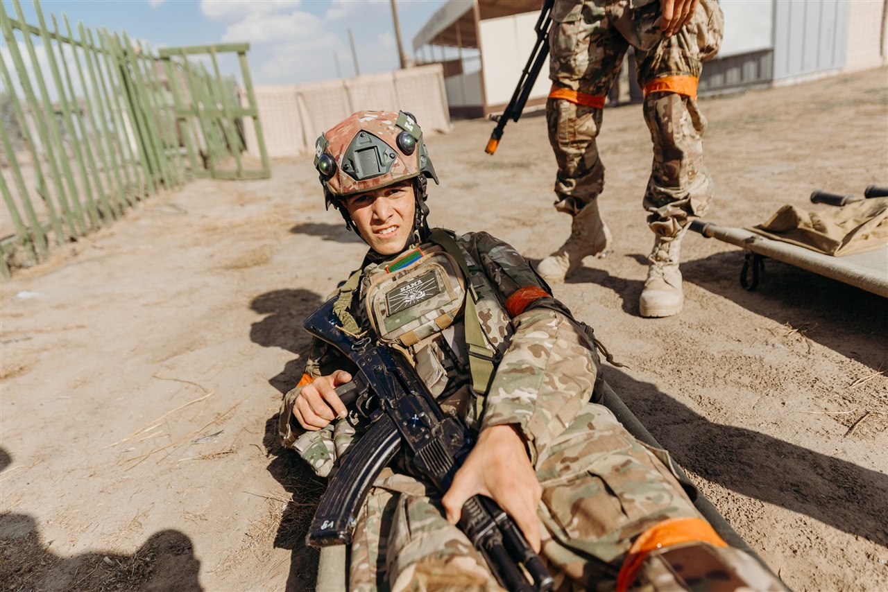 Лагерь «Авангард», лазертаг: Полный рост: камуфляж и берцы на плацу — №184