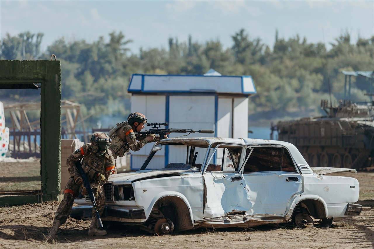 Фото «Зарницы 2.0»: Переход между зонами лазертаг-арены — №186