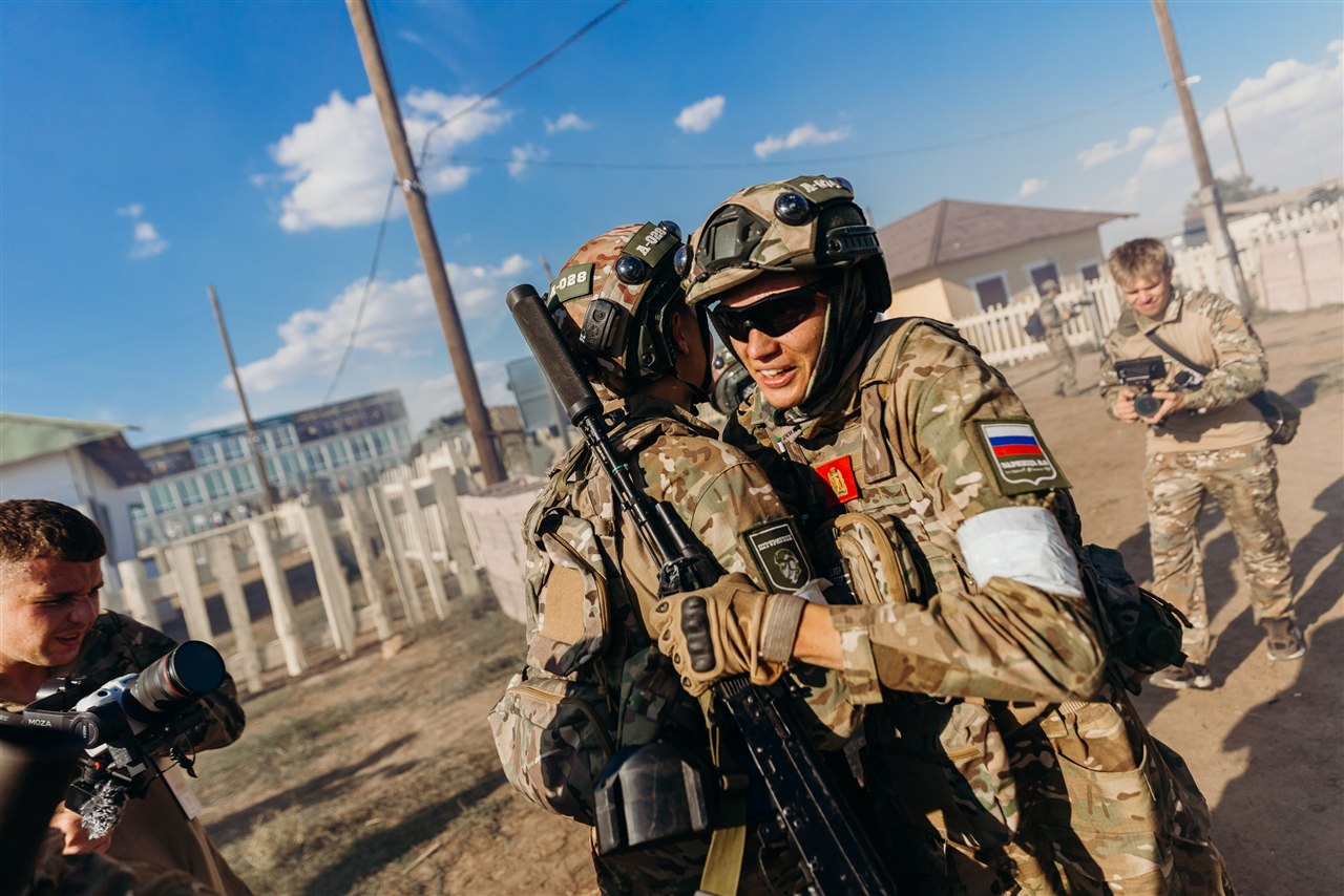 Турнир «Зарницы 2.0» LASERWAR: Групповой портрет отряда на полигоне — №233