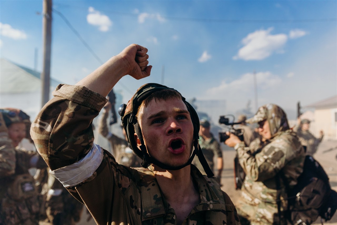 «Зарница 2.0»: Строй участников на плацу лагеря «Авангард» — №241