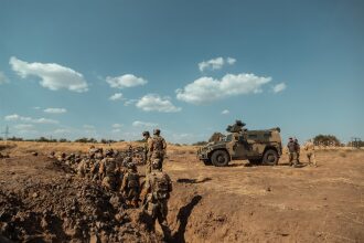 Лагерь «Авангард», лазертаг: Инструктаж команды перед лазертаг-миссией — №322
