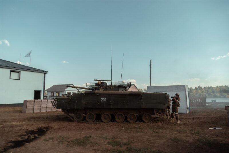 Турнир «Зарницы 2.0» LASERWAR: Отряд проходит мимо бетонного сооружения — №455
