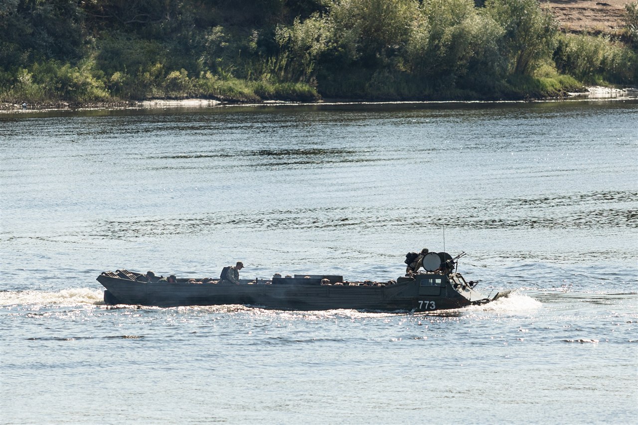 Лагерь «Авангард», лазертаг: Полный рост: камуфляж и берцы на плацу — №544
