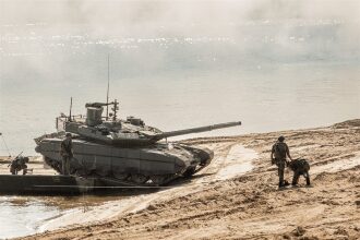 «Зарница 2.0»: Строй участников на плацу лагеря «Авангард» — №601