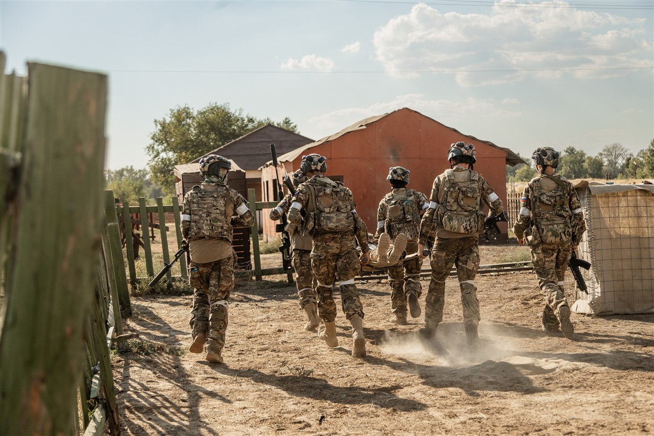 Турнир «Зарницы 2.0» LASERWAR: Ряд тактических шлемов в построении — №665
