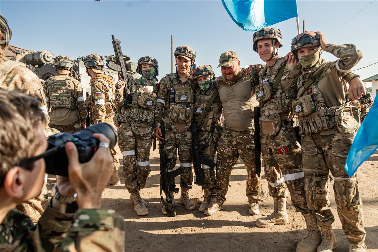 Турнир «Зарницы 2.0» LASERWAR: Групповой портрет отряда на полигоне — №713
