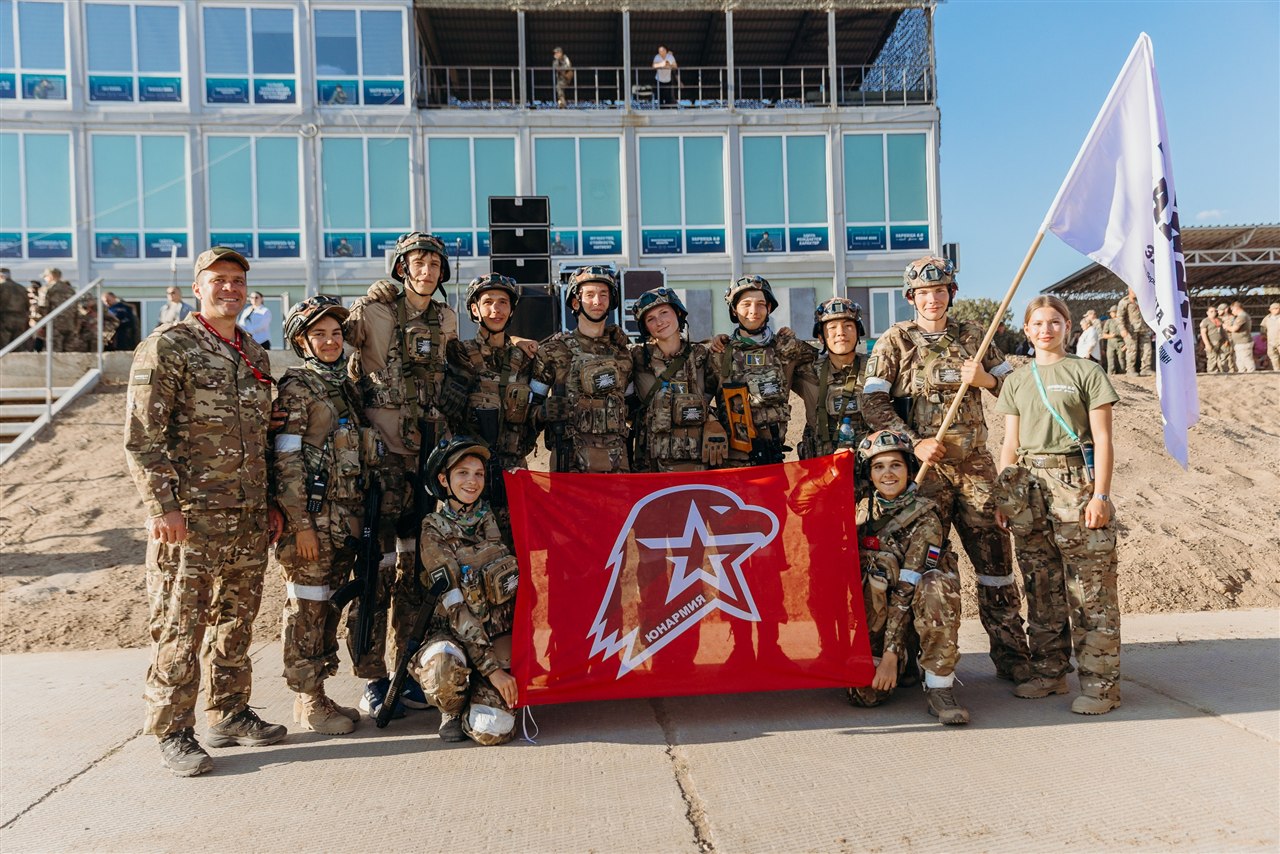«Зарница 2.0»: Группа с тагерами LASERWAR в камуфляже — №763