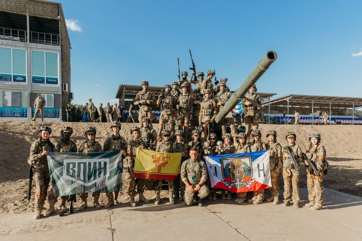 «Зарница 2.0»: Колонна участников вдоль грунтовой дороги — №769