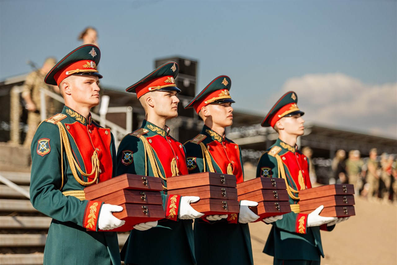 Фото «Зарницы 2.0»: Тактическая стойка на склоне песчаного поля — №774
