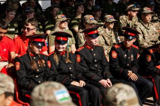 Фото «Зарницы 2.0»: бег с тагером по песчаной тропе «Авангарда» на полигоне «Зарницы 2.0»