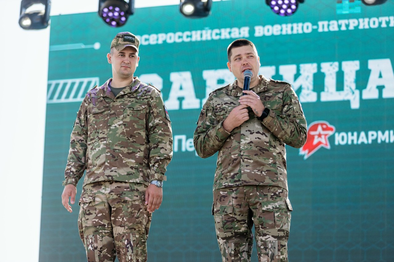 Лагерь «Авангард», лазертаг: портрет бойца в шлеме LASERWAR в лагере «Авангард»