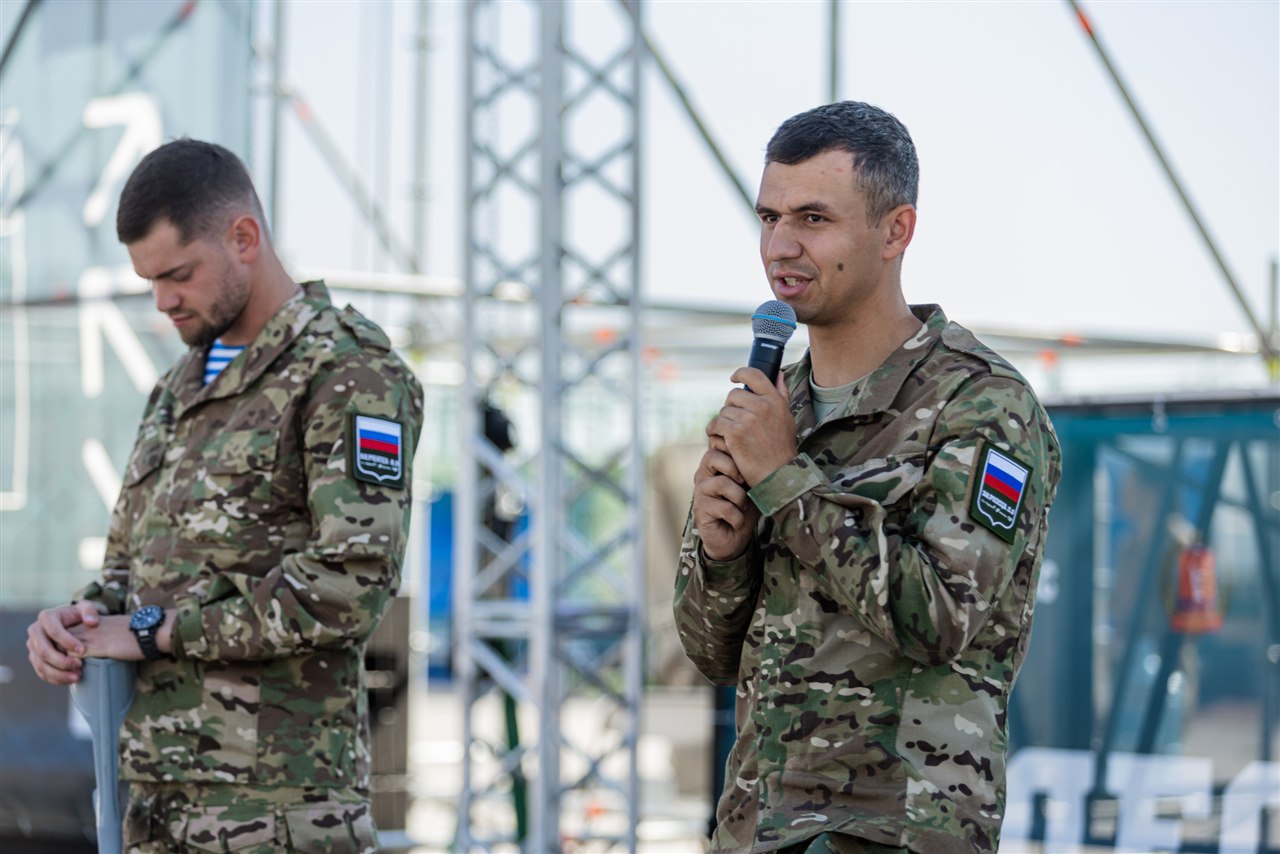 Фото «Зарницы 2.0»: выход отряда на старт миссии «Зарницы» на полигоне «Зарницы 2.0»
