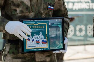 LASERWAR на «Зарнице 2.0»: широкий кадр строя на тренировочном поле в лазертаг-дне «Зарницы»