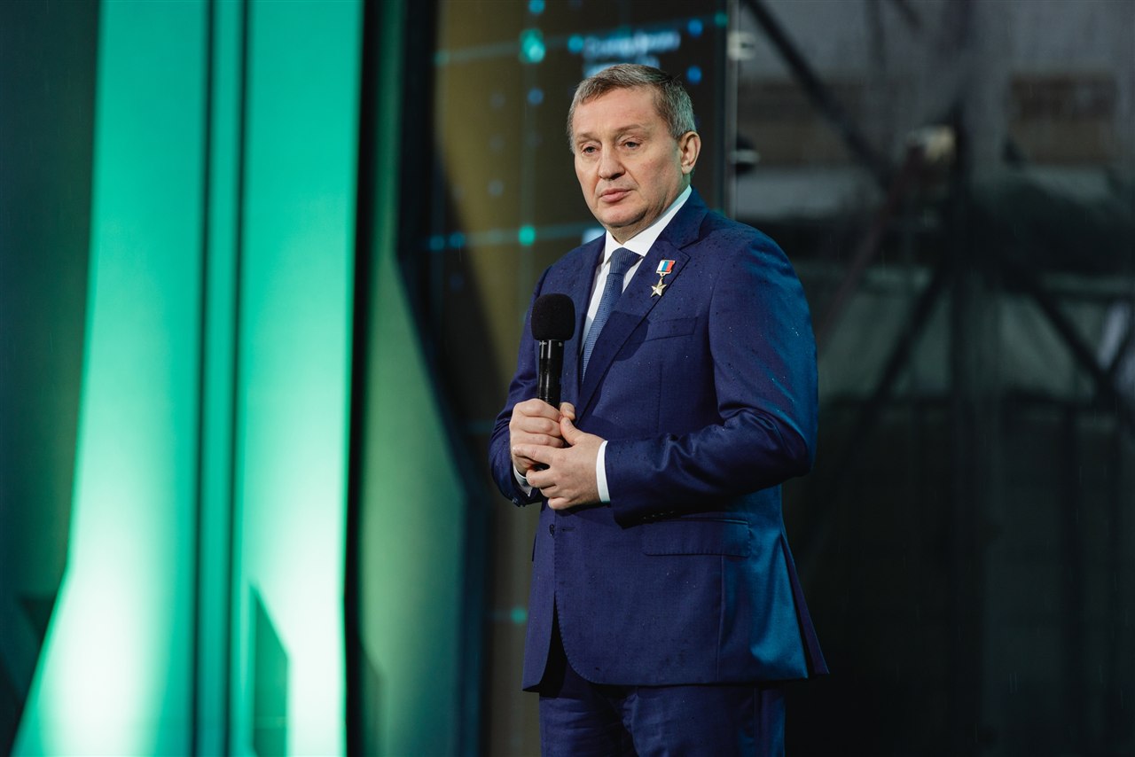 Лагерь «Авангард», лазертаг: Широкий кадр строя на тренировочном поле — №178