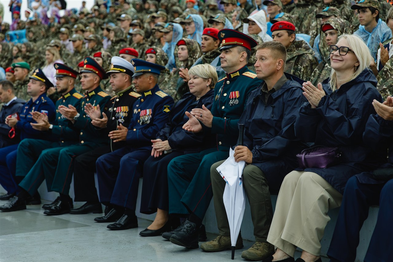 Лагерь «Авангард», лазертаг: Полный рост: камуфляж и берцы на плацу — №184