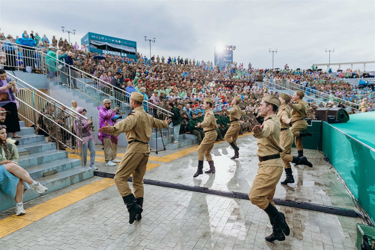 Фото «Зарницы 2.0»: Полный рост: камуфляж и берцы на плацу — №264