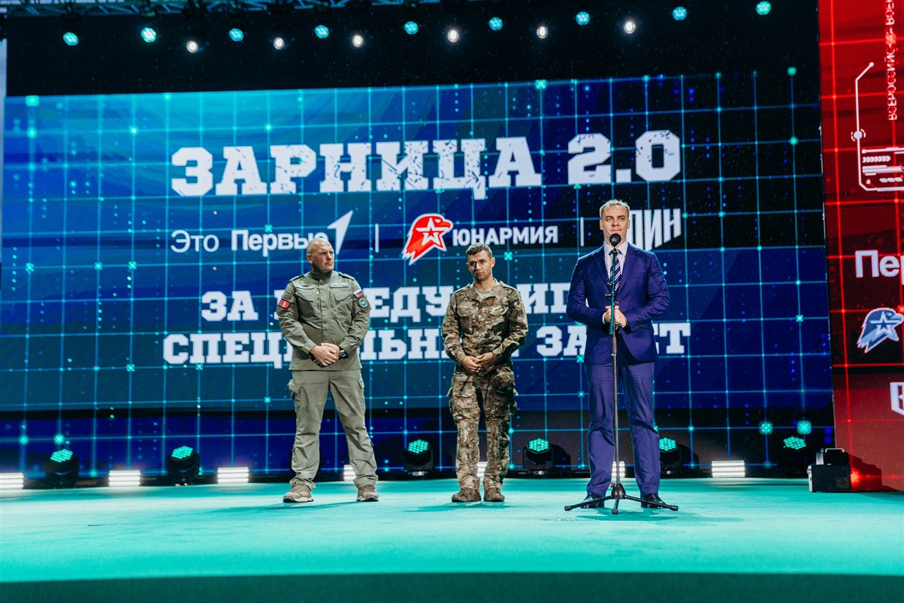 Фото «Зарницы 2.0»: Инструктаж команды перед лазертаг-миссией — №282