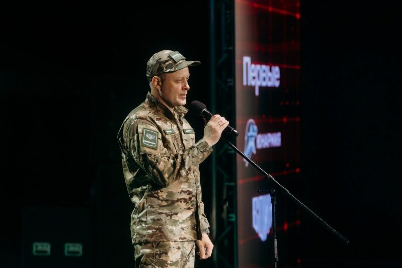 Турнир «Зарницы 2.0» LASERWAR: Колонна участников вдоль грунтовой дороги — №329