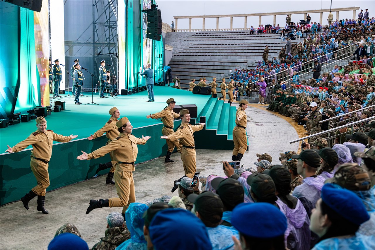 Фото «Зарницы 2.0»: Инструктаж команды перед лазертаг-миссией — №402