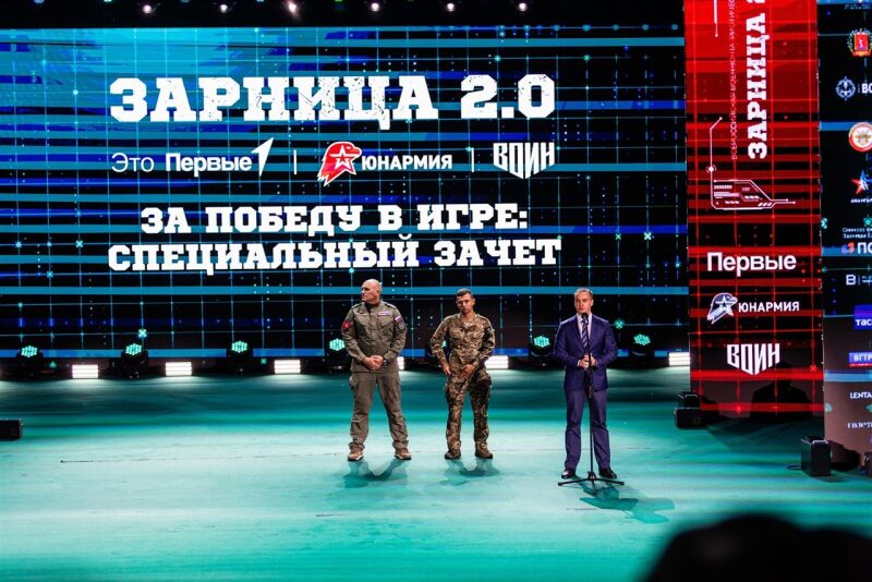 Лагерь «Авангард», лазертаг: Широкий кадр строя на тренировочном поле — №418