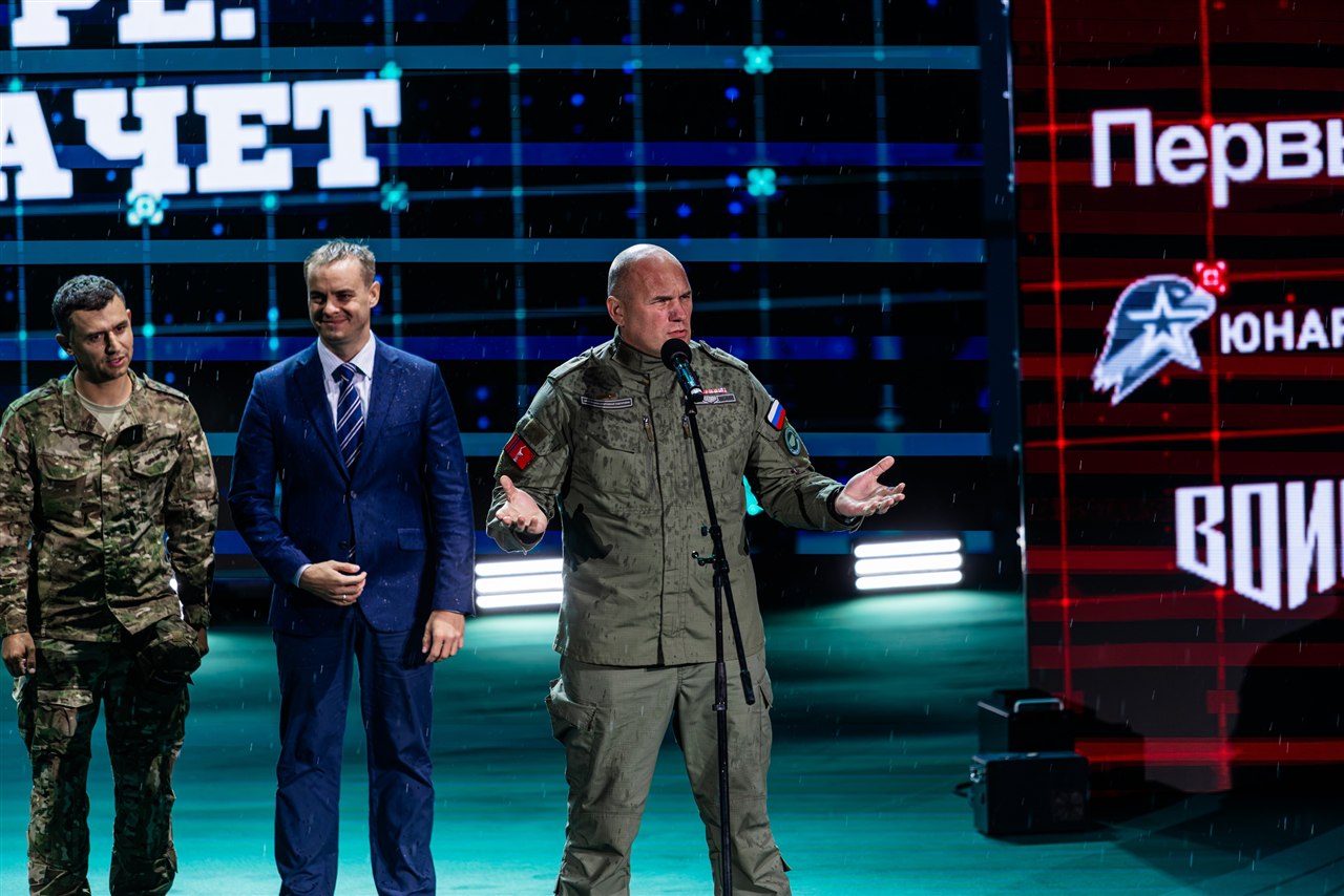 Лагерь «Авангард», лазертаг: Полный рост: камуфляж и берцы на плацу — №424