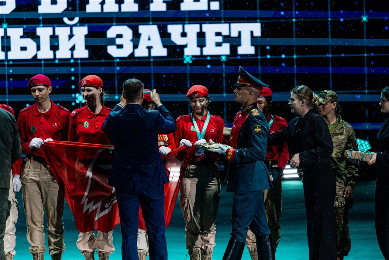 «Зарница 2.0»: Групповой портрет отряда на полигоне — №433