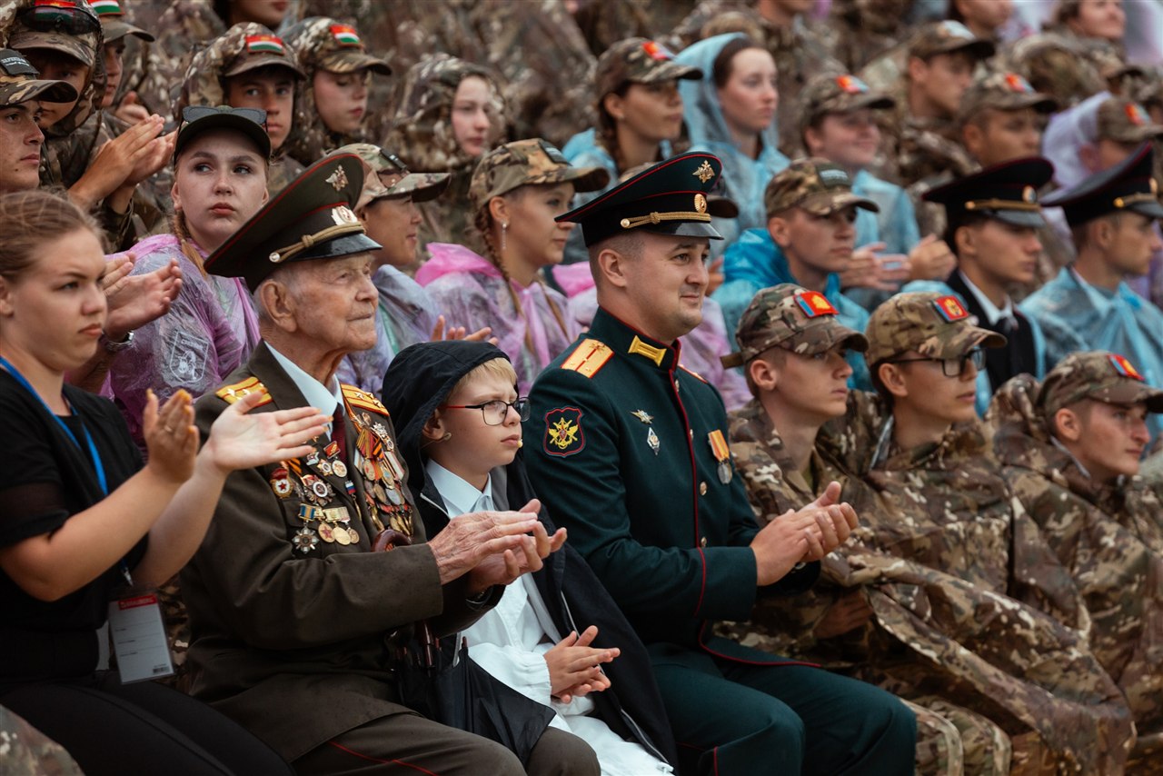Лагерь «Авангард», лазертаг: Выход отряда на старт миссии «Зарницы» — №484