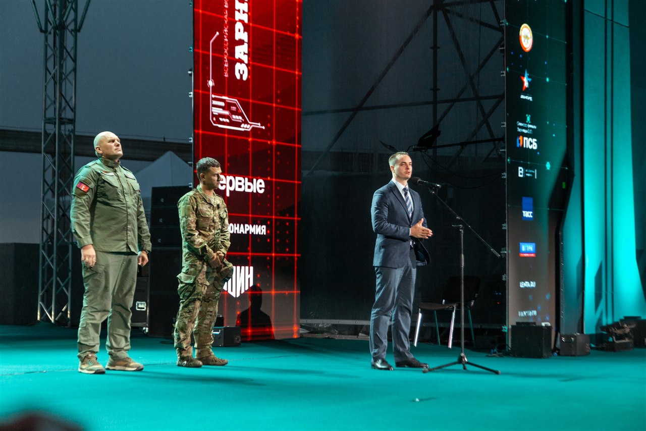 Лагерь «Авангард», лазертаг: Движение цепочкой по полевой дороге — №514