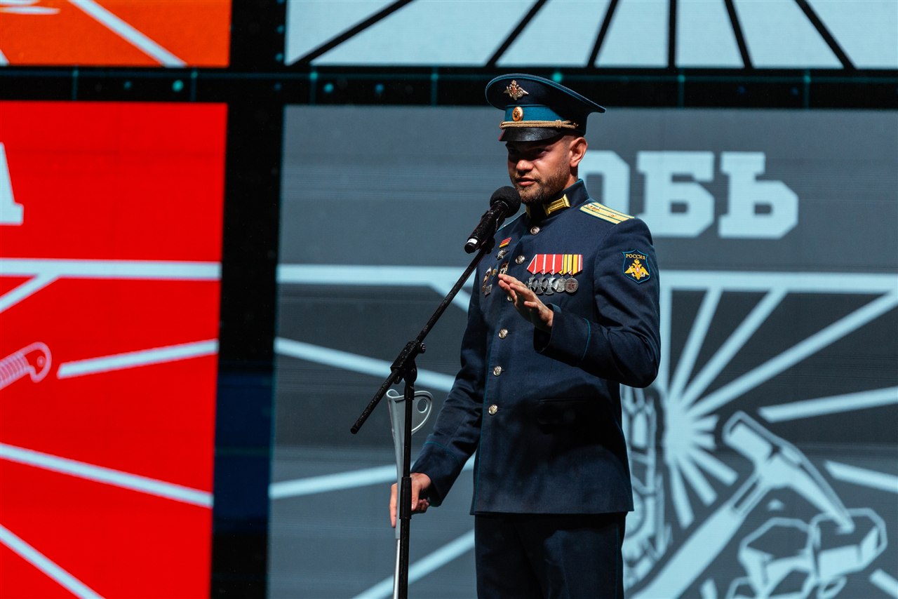 Лагерь «Авангард», лазертаг: Широкий кадр строя на тренировочном поле — №538