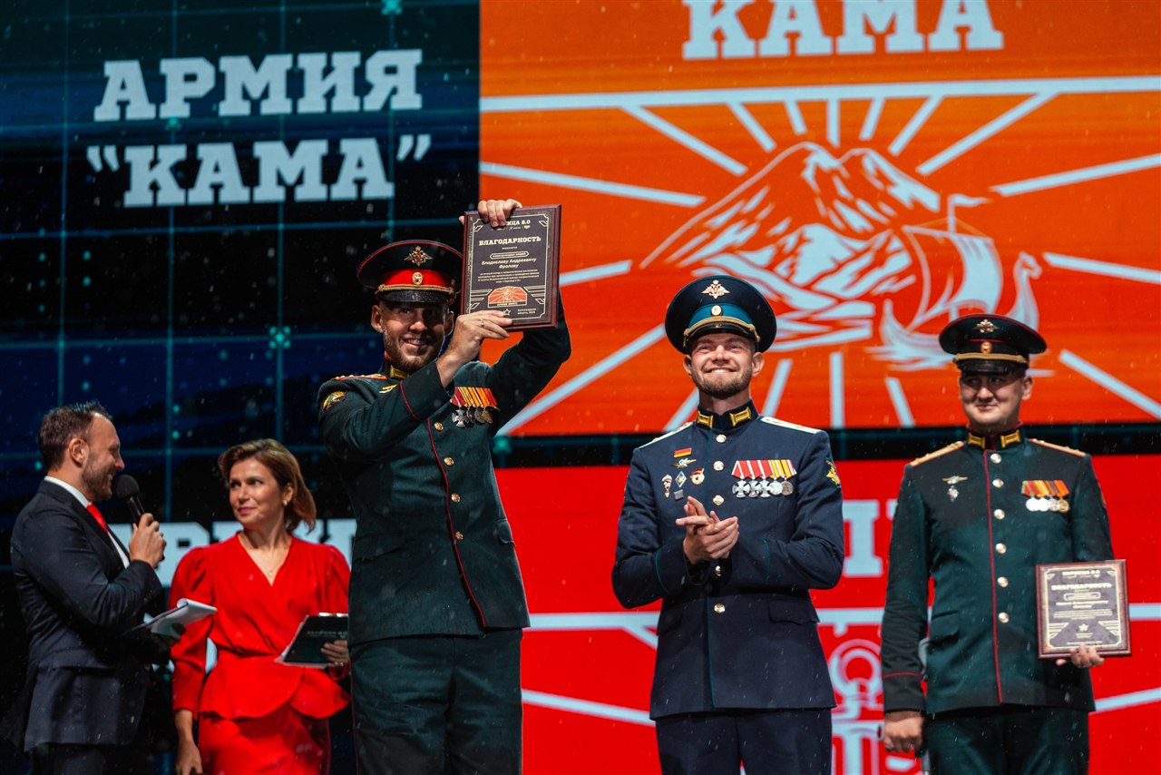 Турнир «Зарницы 2.0» LASERWAR: Ряд тактических шлемов в построении — №545