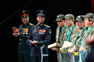 Турнир «Зарницы 2.0» LASERWAR: Колонна участников вдоль грунтовой дороги — №569