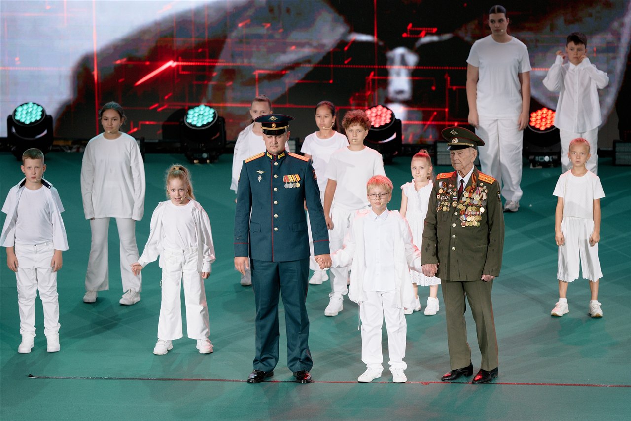 «Зарница 2.0»: Привал у палаток лагеря «Авангард» — №589