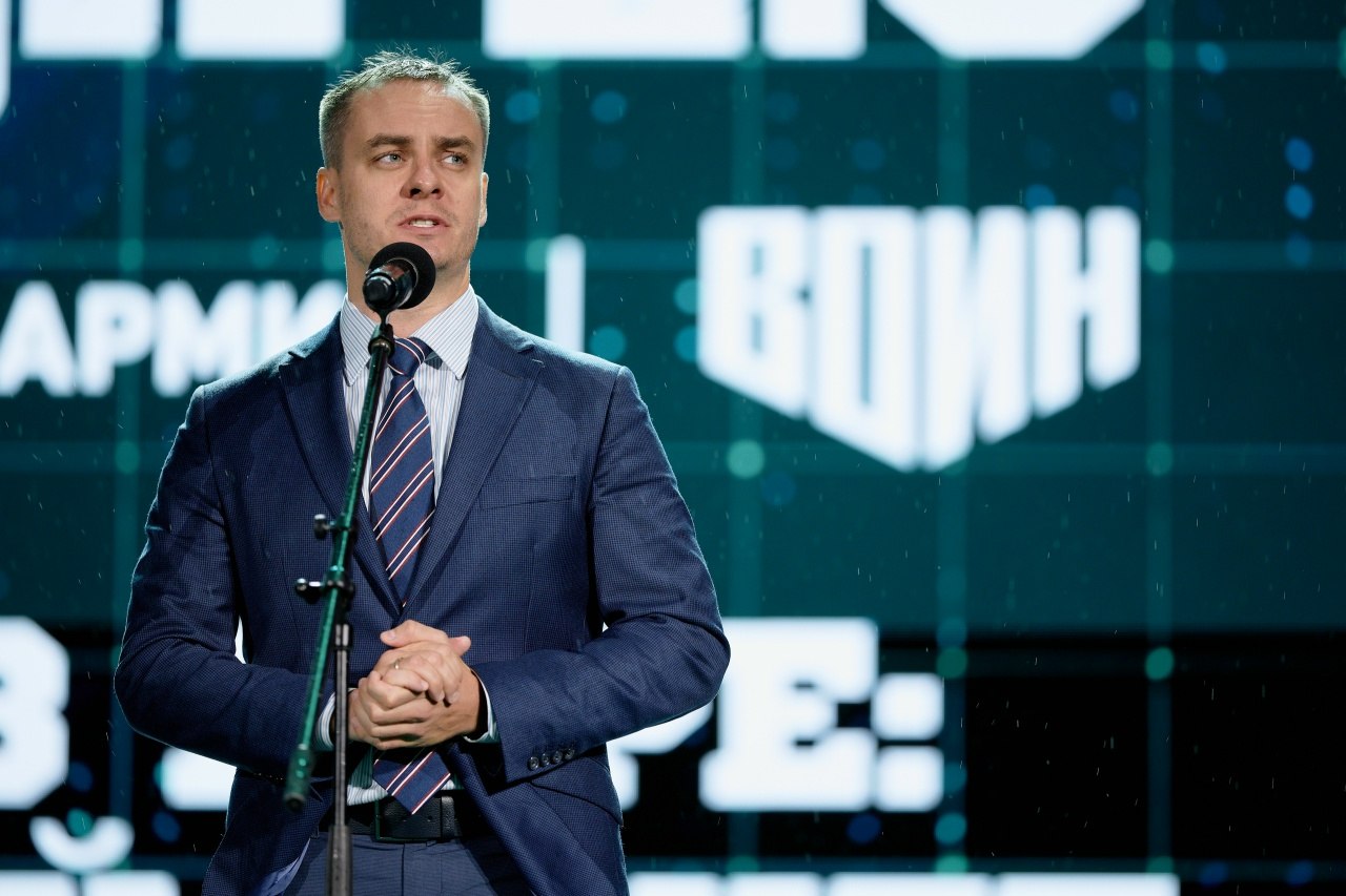 Фото «Зарницы 2.0»: Полный рост: камуфляж и берцы на плацу — №624