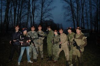 Команда LASERWAR готовится к ночной схватке