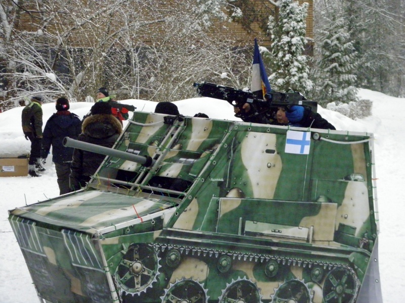 Юный экипаж LASERWAR в заснеженном танке