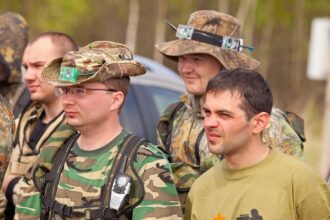 Команда LASERWAR в ожидании боя, экипированные для игры.