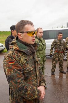 Команда LASERWAR: готовность к тактическому вызову.