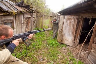 LASERWAR: дуэль у разрушенных построек