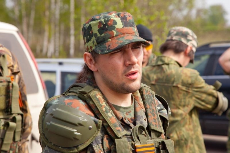 Боец LASERWAR в камуфляжной кепке