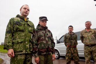 LASERWAR: команда в камуфляже перед игрой