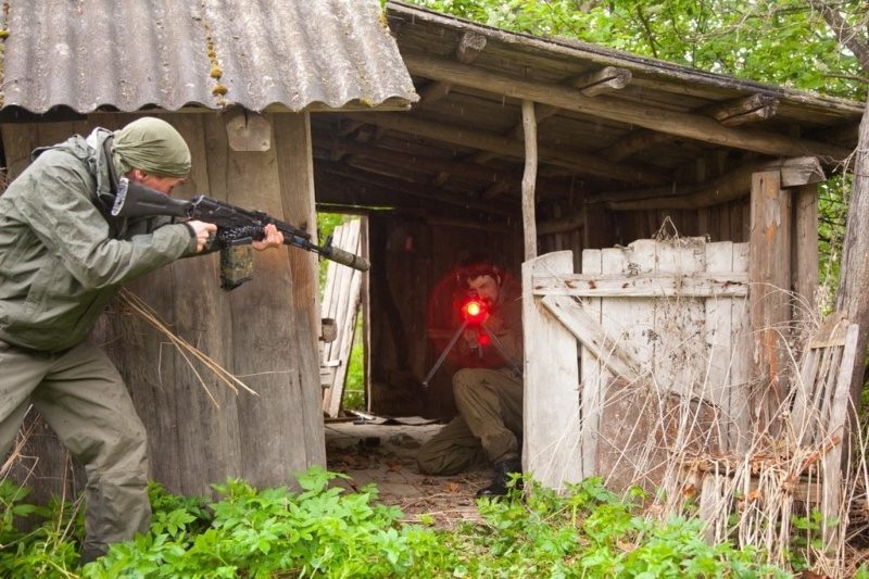 LASERWAR: снайпер и штурмовик в заброшенном укрытии