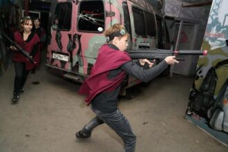 Прицельный выстрел: юный игрок LASERWAR готов к бою