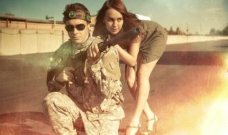 Команда LASERWAR: мужчина и женщина готовы к бою.