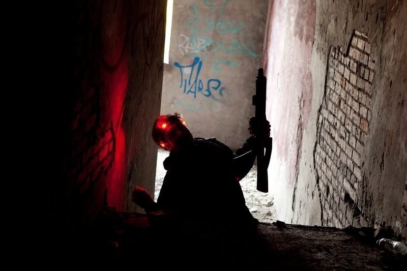 LASERWAR: светящиеся глаза в темноте