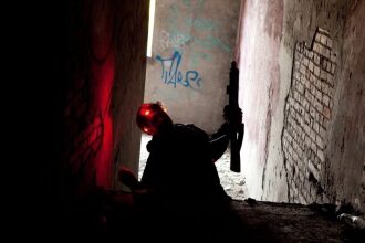 LASERWAR: светящиеся глаза в темноте